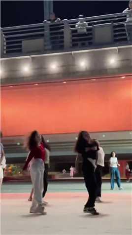 热爱抵挡一切 学校忙一天晚上依旧带我们成人基础爵士刷个街大家也超棒哒#跳舞使我快乐#不负每份热爱#基础爵士